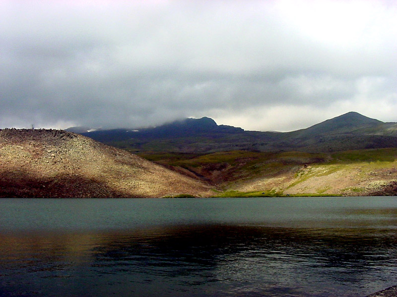 © raven - Black Lake / Aragats