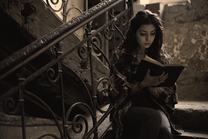 © Suren Manvelyan - Reading