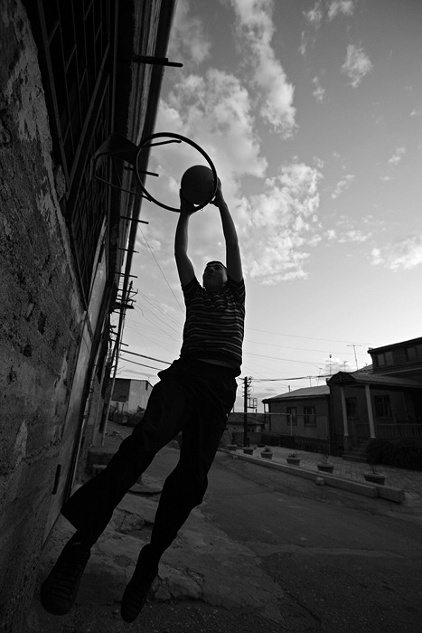 © Suren Manvelyan - Street basketball