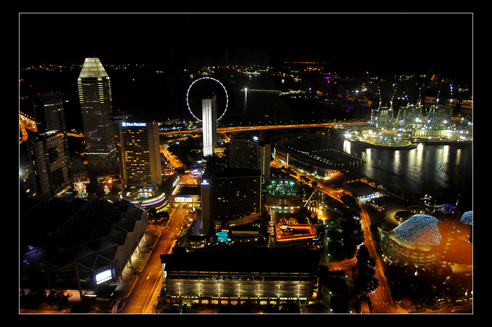 © Lusine Nerkararyan - night Singapore