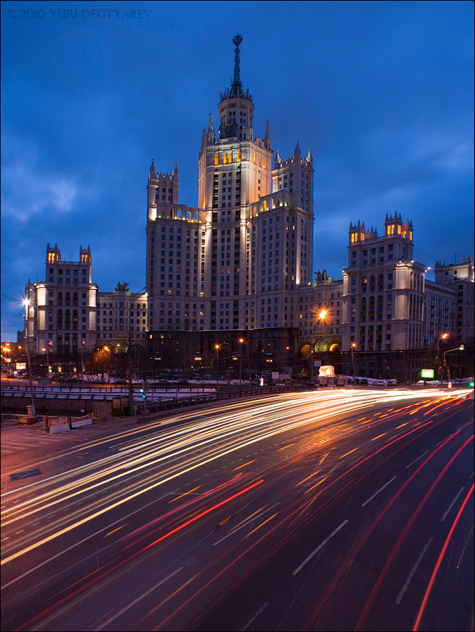 © Юрий Дегтярёв ( Yuri Degtyarev ) - - Москва. Высотка на Котельнической набережной. -