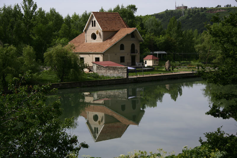 © Karen Nersisyan - sweet home