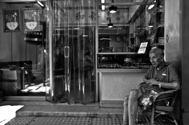 © Keith Ng - Customer waiting, Hong Kong