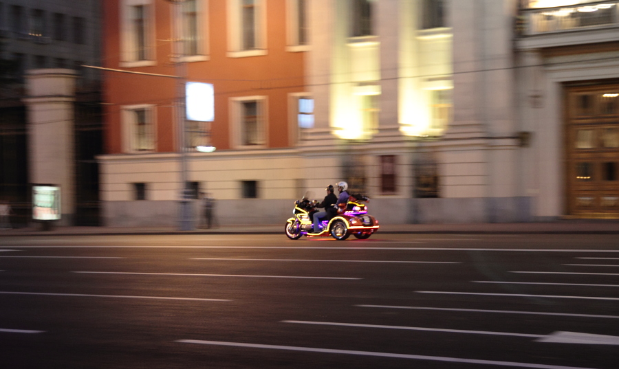 © Pierre M - Night Moscovit Biker