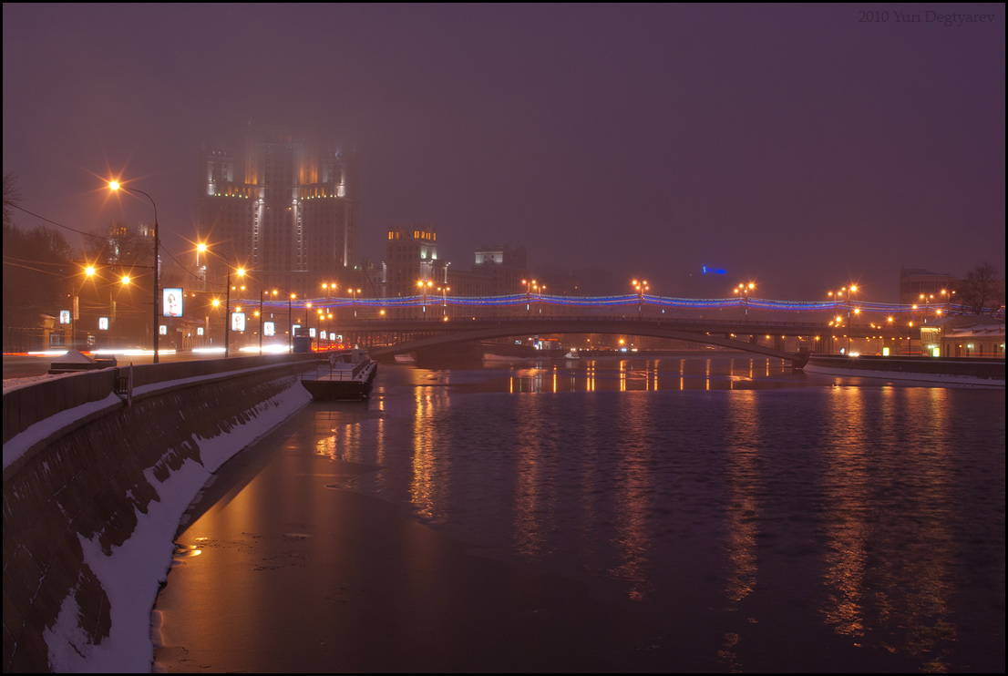 © Юрий Дегтярёв ( Yuri Degtyarev ) - - Москва. Москворецкая набережная. -