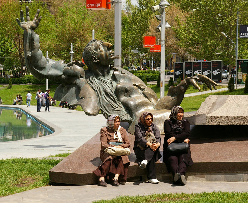 © Khachatur Martirosyan - Iranian women in Yerevan