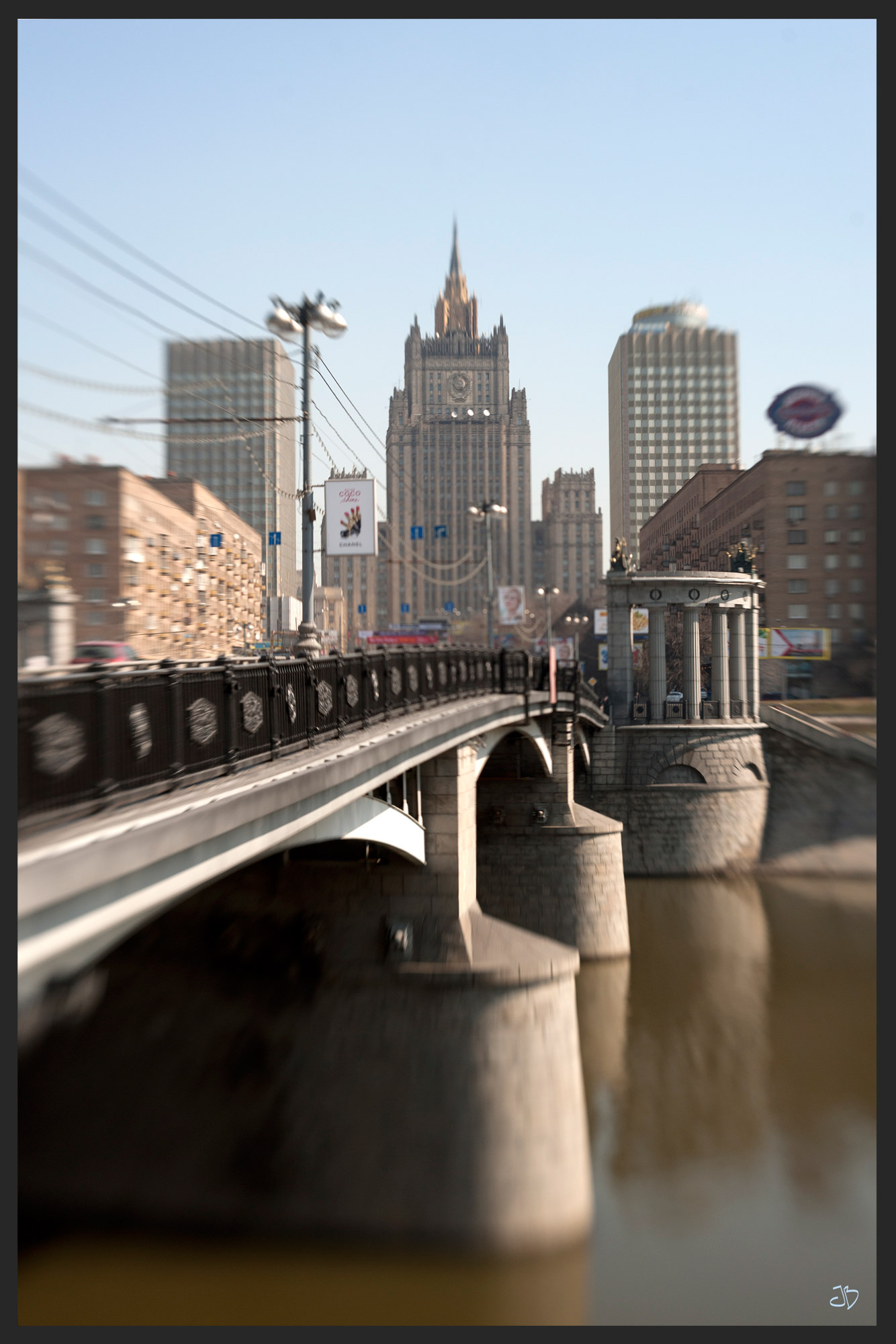 © Evgeny Vitkov - bridge across the Moscow River