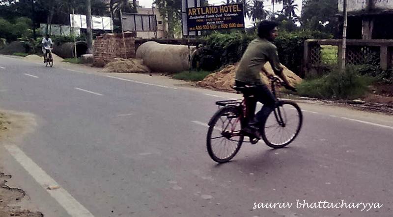 © Saurav Bhattacharyya - middle road