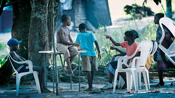 © Fabrice Boutin - Blue Africa-Cameroon-kids in a village