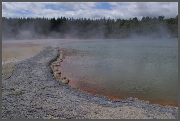 © Sergey Artemenko - вулкан Wai-O-Tapu, New Zeland