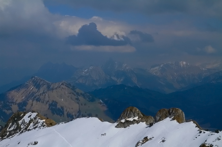 © Kate Velichko - A cloud that wanted to be a mountain