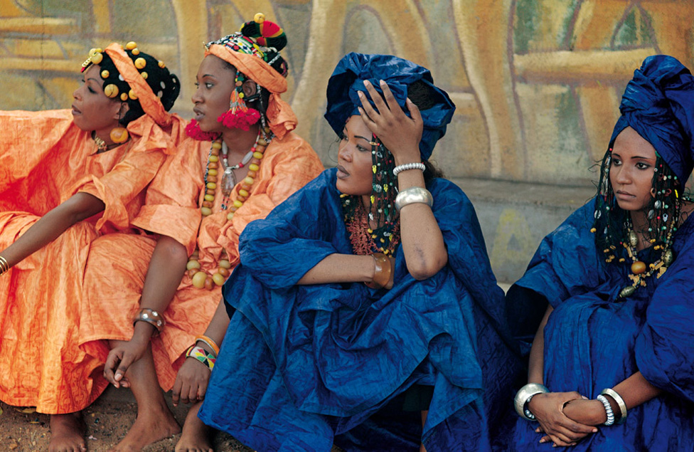 © Fabrice Boutin - Blue Africa- dress up girls for wedding – Mali