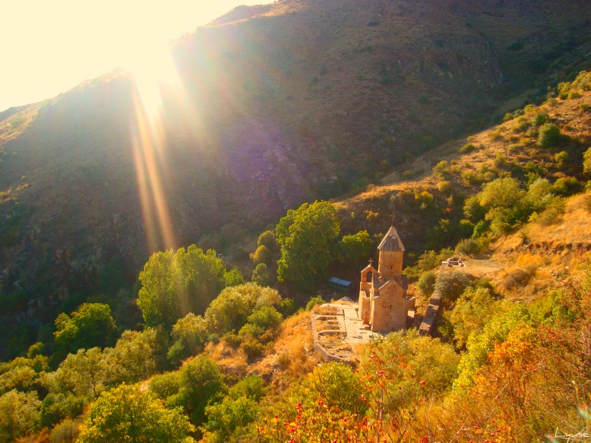 © Lyuse - Sunlight (Church Spitakavor)