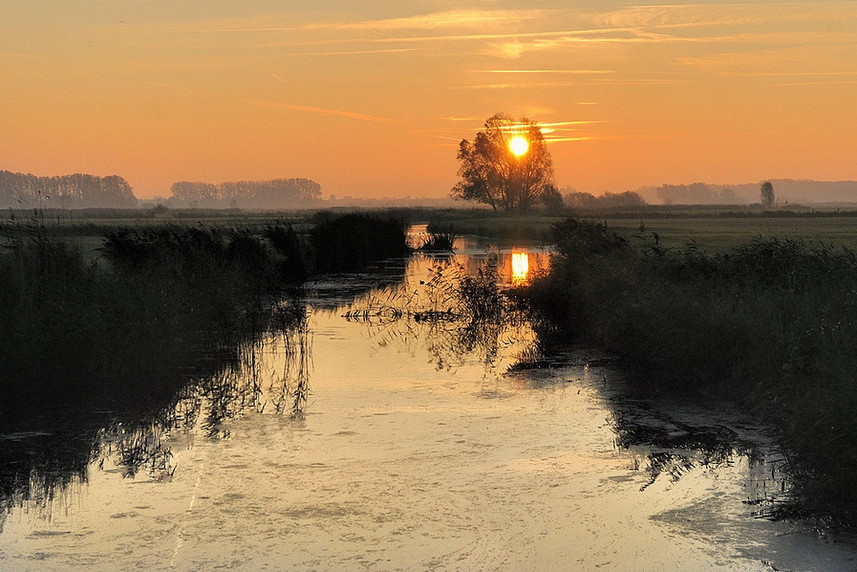 © johny hemelsoen - Dawn on the river.