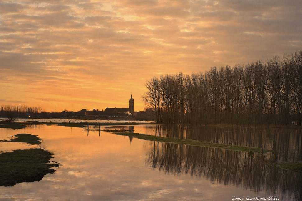 © johny hemelsoen - Flood.