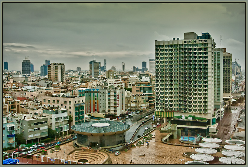 © Alexander Tolchinskiy - Tel-Aviv 9930