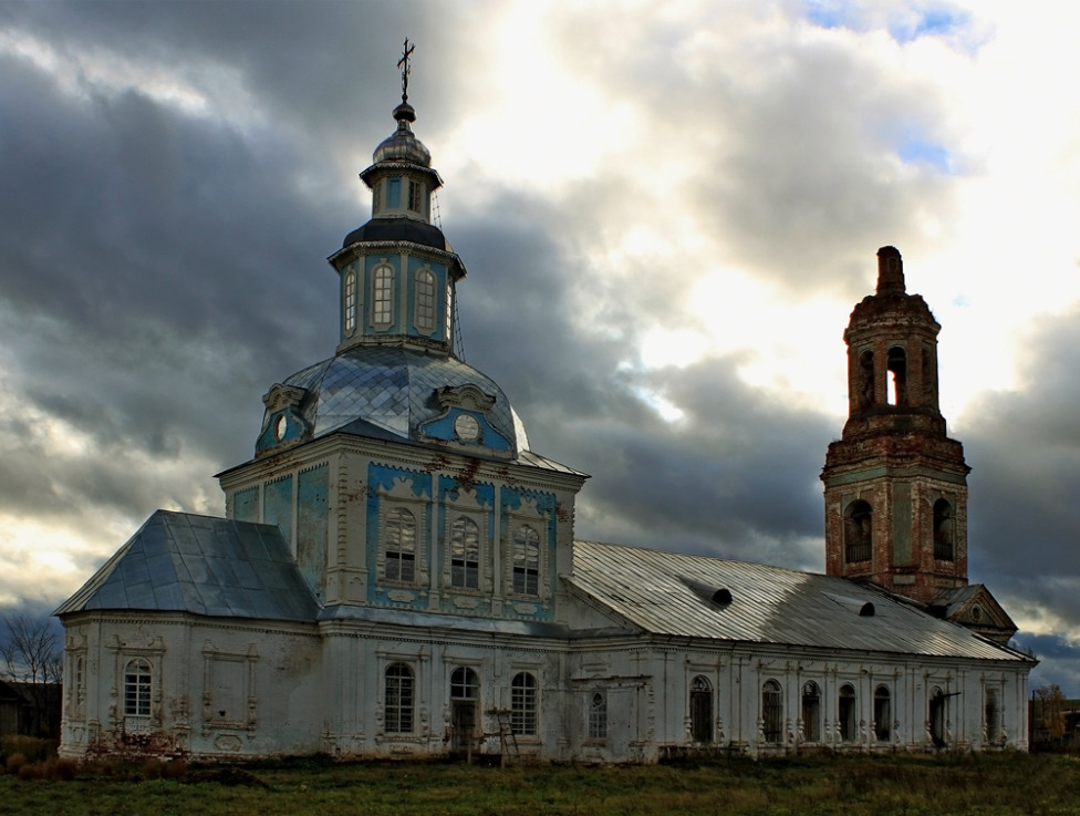 © Сергей Адуллин - Церковь в селе Петровское Костромской обл.