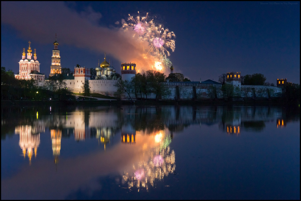 © Юрий Дегтярёв ( Yuri Degtyarev ) - Moscow. Novodevichy convent in the Victory Day.